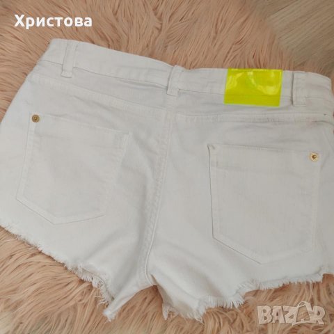 Бели дънкови панталонки Бершка - 12,00лв., снимка 4 - Къси панталони и бермуди - 33883543