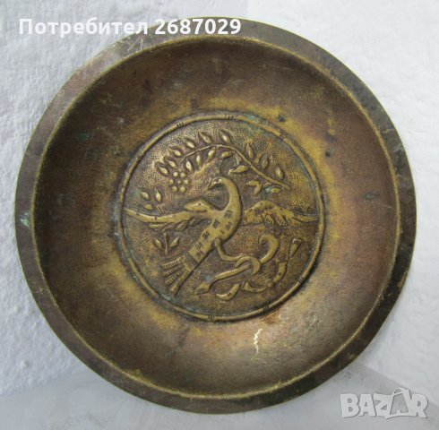 антика- чиния чинийка с пиле птица мед метал, снимка 1