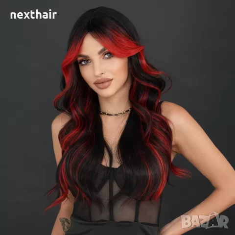 Ефектна черна перука с червени кичури с дълъг бретон
