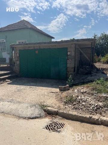 Две къщи с гараж и два декара двор, снимка 2 - Къщи - 42385288