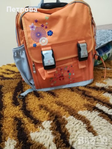 Ученическа раница с много прегради