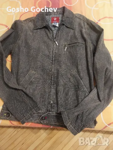 Мъжко спортно яке за пролетно/есенния сезон.Размер L италиянско.Обличано е 3/4 пъти като ново.