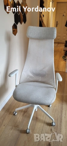 Два бели офис стола от Икея/Ikea JÄRVFJÄLLET