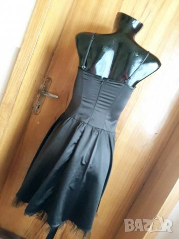  Черна сатенена разкроена рокля С/М, снимка 4 - Рокли - 19277291