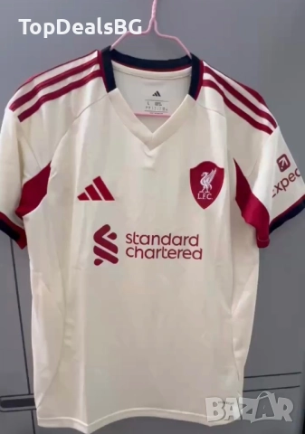 Футболен екип на Liverpool, резервен.