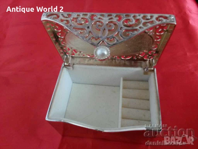 Красива Метална Кутия за Бижута, снимка 3 - Антикварни и старинни предмети - 53227908