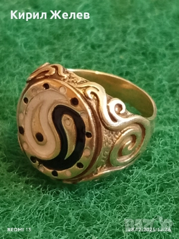 ИН и ЯН Марков сребърен пръстен инкростиран в черно и бял емайл 28736, снимка 2 - Пръстени - 52918714