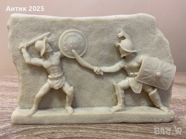 Резбован мраморен релеф “Битка на гладиатори”