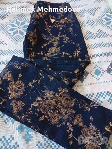 дънки с брукатени рози