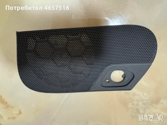 Предпазна решетка на говорителя на предна врата на Голф Golf 5 само за 20лв. 1K2868157