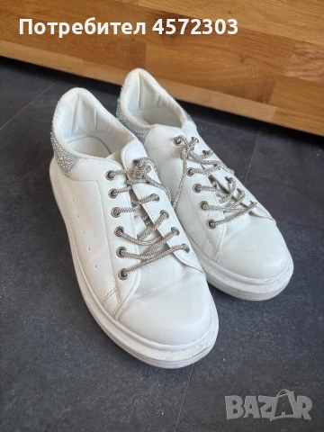 Бели маратонки , снимка 1