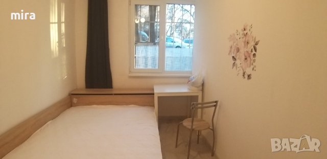 обзаведена стая в Редута след ремонт с нови мебели, снимка 1 - Стаи под наем - 44271449