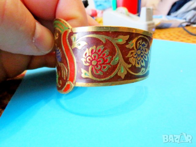 Стара солидна бронзова възрожденска гривна 1760 - 1878г  с емайл с фолклорни мотиви, птички и цветя, снимка 4 - Антикварни и старинни предмети - 37895572