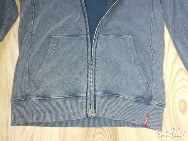 Дамски суичър GUESS оригинал, size S, имитация на дънков, с метален цип, 95%памук, много запазен, снимка 3 - Суичъри - 35252022