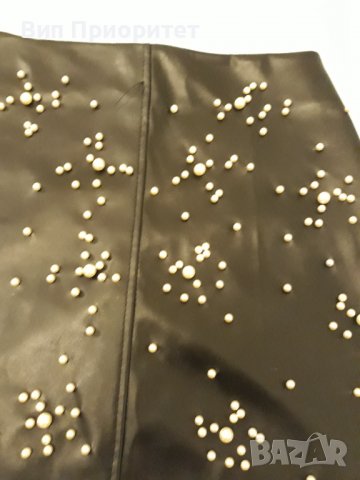 Ефектна черна кожена пола с перли, къса , нова , с по-едри и по-ситни перли , с цип отзад, снимка 4 - Поли - 37401989