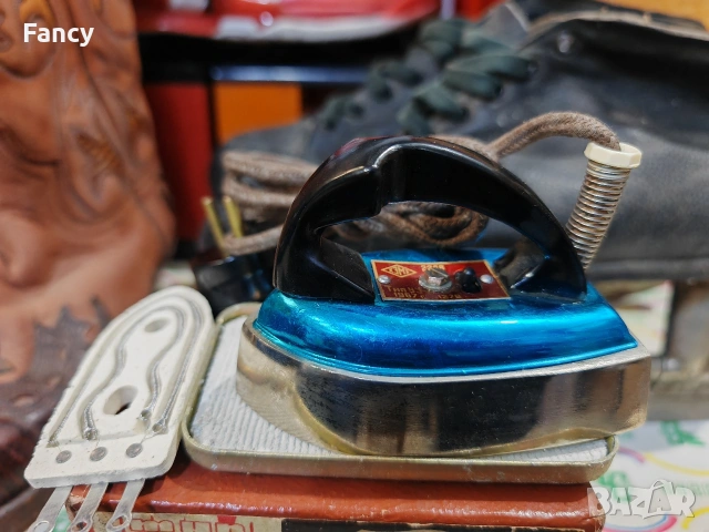 Стара мини ютия 1967 г, снимка 2 - Антикварни и старинни предмети - 53329166