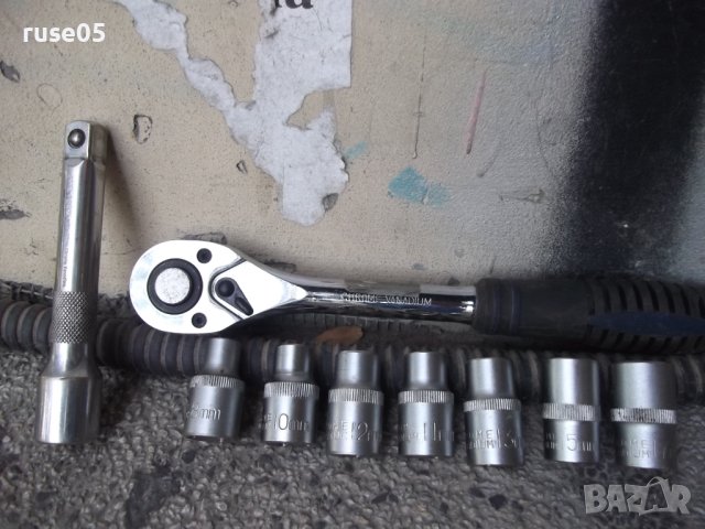 Тресчотка с 7 бр. накрайници и удължител комплект работещи