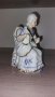Порцеланова дама с ветрило във викториански стил със златисти кантове., снимка 1 - Колекции - 42561021