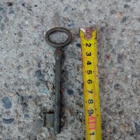 Стар бронзов ключ, снимка 1 - Антикварни и старинни предмети - 35004530