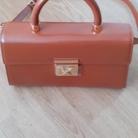 Чисто нова дамска чанта от естествена кожа на фирма  EACH OTHER от Лондон , снимка 4 - Чанти - 42106843
