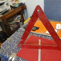 триъгълник за кола авариен  метален със сгъваеми  крака, снимка 2 - Аксесоари и консумативи - 42052079