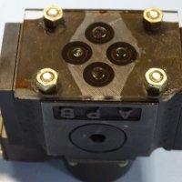 серво клапан Rexroth 4WSE2EM6-21/5B9ET315K17EV directional ser-valves in 4-way variant, снимка 8 - Резервни части за машини - 37994701