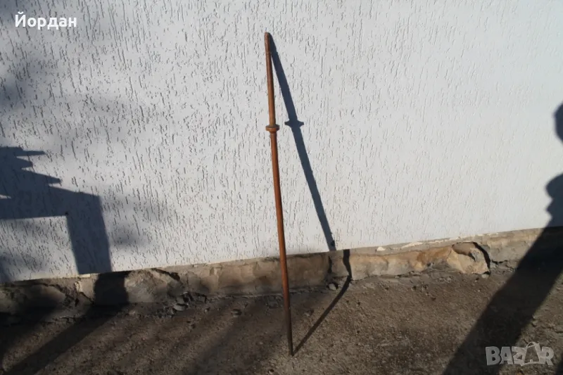 Стара хурка с примитивна резба, снимка 1