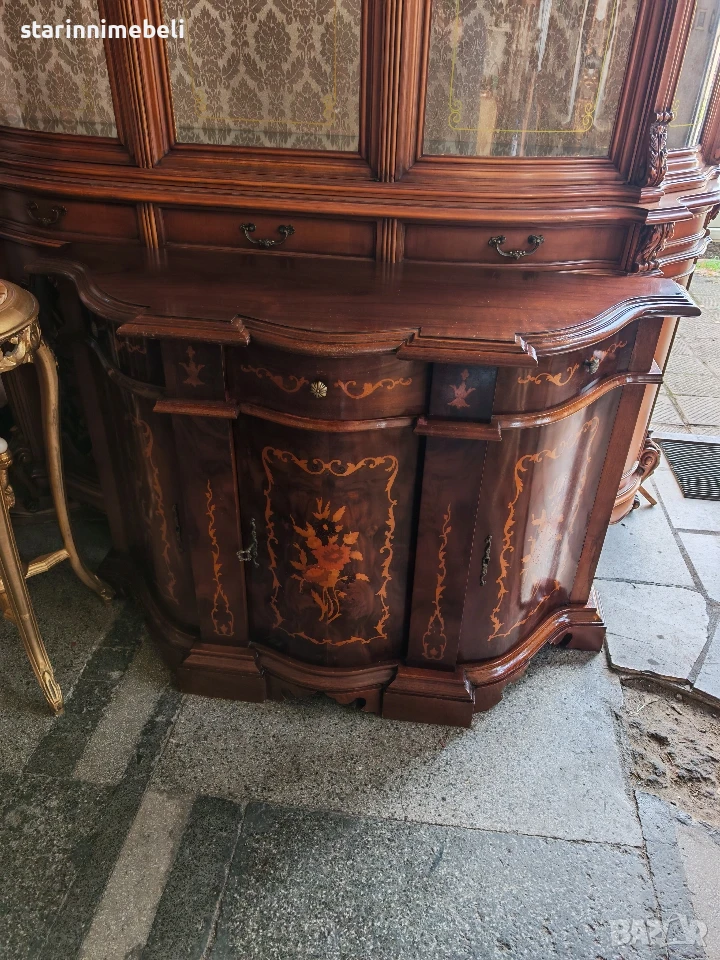 Италиански антикварен шкаф, снимка 1