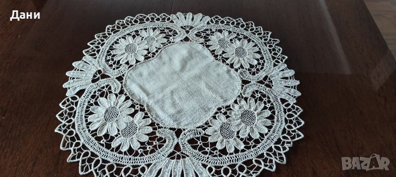 Кръгло бродирано каре., снимка 1