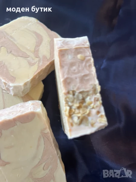 Ръчно изработен натурален сапун с розова глина, мед, овес и алое вера, снимка 1