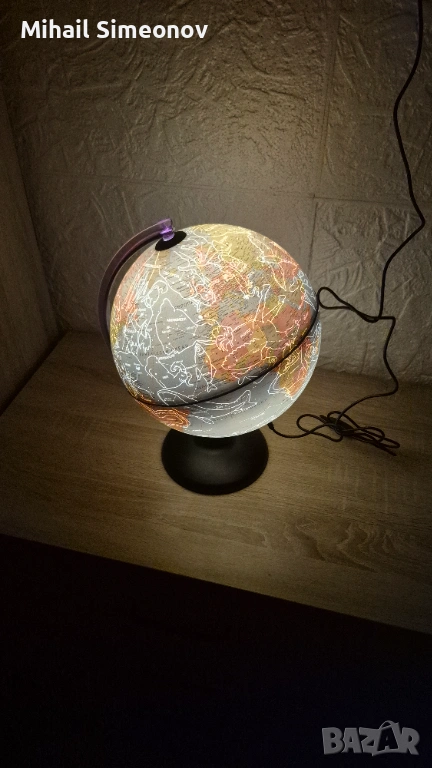 глобус със стойка и осветление., снимка 1