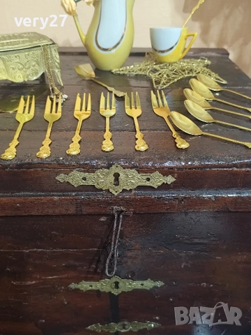 златист комплект прибори за торта