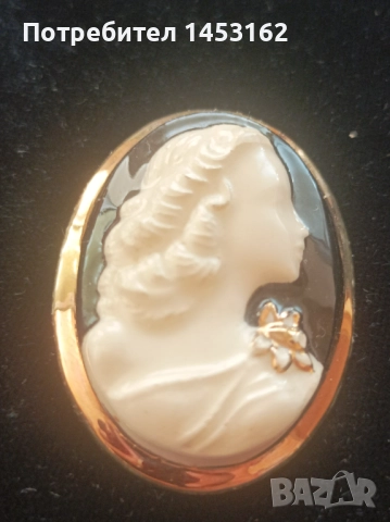 Старинна порцеланова брошка 