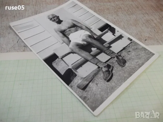 Снимка стара на мъж на припек пред къщата в Америка - 1, снимка 3 - Колекции - 47826026