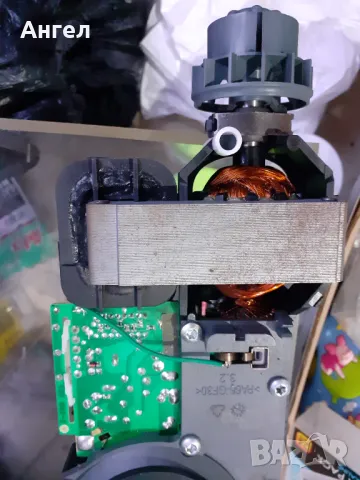 мотор от миксер bosch mom за части, снимка 2 - Друга електроника - 49892040