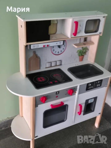 Дървена детска кухня с аксесоари