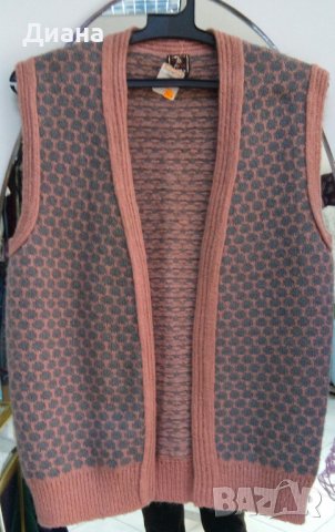 Дамски елеци от естествени материи-алпака,мохер,мерино, снимка 3 - Елеци - 38560555