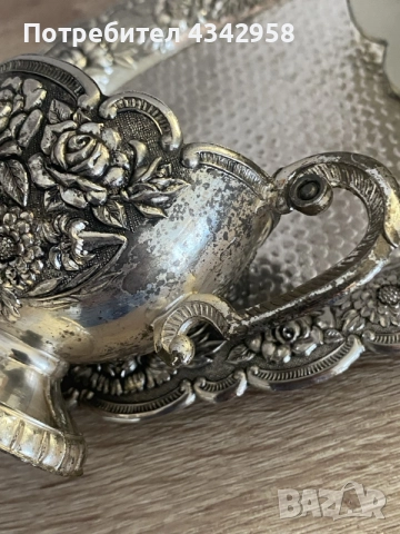 за Bazar.bg на български:

🌸 Винтидж комплект за захар и сметана с декоративен поднос.1940-1960г., снимка 3 - Други ценни предмети - 55979983
