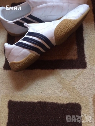 Продавам Адидас маратонки оригинални,носени 1-2 пъти и то само в зала-номер 38 и половина,стелка 24 