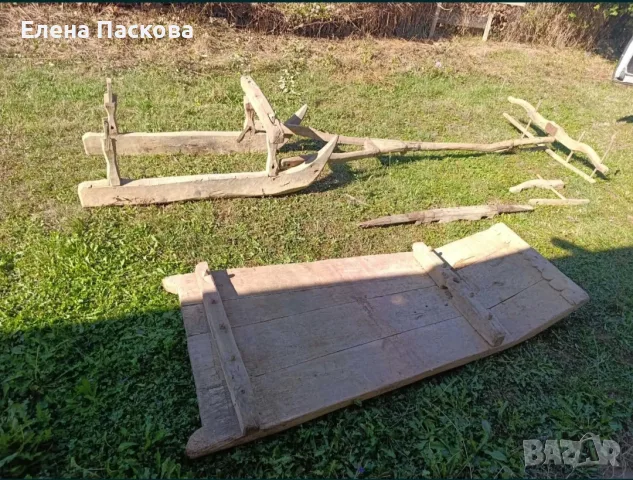 Автентична дървена шейна 