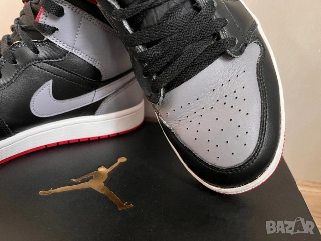 Оригинални Nike Air Jordan 1 mid в размер 42, снимка 3 - Спортни обувки - 54169487