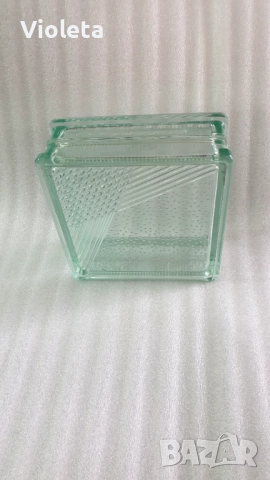 Стъклени тухли от времето на социализма. Размер 19.5 х 19.5 х 8 см.