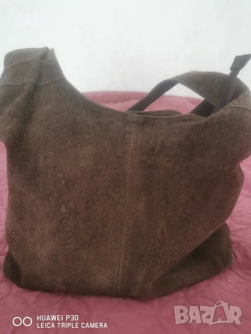 Дамска чанта тип торба от естествен велур 