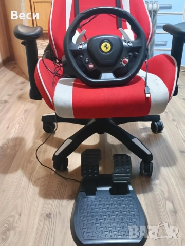 Продават се педал и кормило съвместими с плейстейшън 4