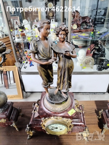 МНОГО КРАСИВ НАСТОЛЕН ЧАСОВНИК С ДВА БРОЯ СВЕЩНИЦИ 