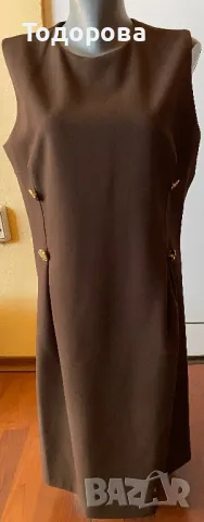 Кафява рокля без ръкав със златисти копчета