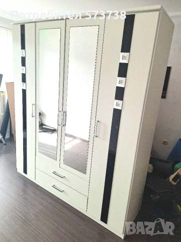 Трикрилен гардероб , снимка 2 - Гардероби - 54181229