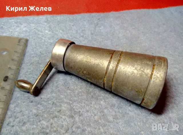 СТАРА РЕТРО АЛУМИНИЕВА РЪЧНА МЕЛНИЧНА За ЧЕРЕН ПИПЕР и ДРУГИ ПОДПРАВКИ 48332