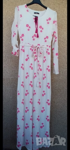 Кенарена дълга рокля с бродирани розови цветя по нея., снимка 2 - Рокли - 51507901