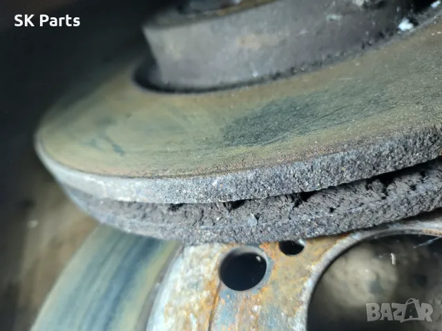 Комплект предни спирачни дискове и накладки заToyota Avensis/ Авенсис 2 т25 2.0 D-4D 126к.с./120032/, снимка 3 - Части - 50296092